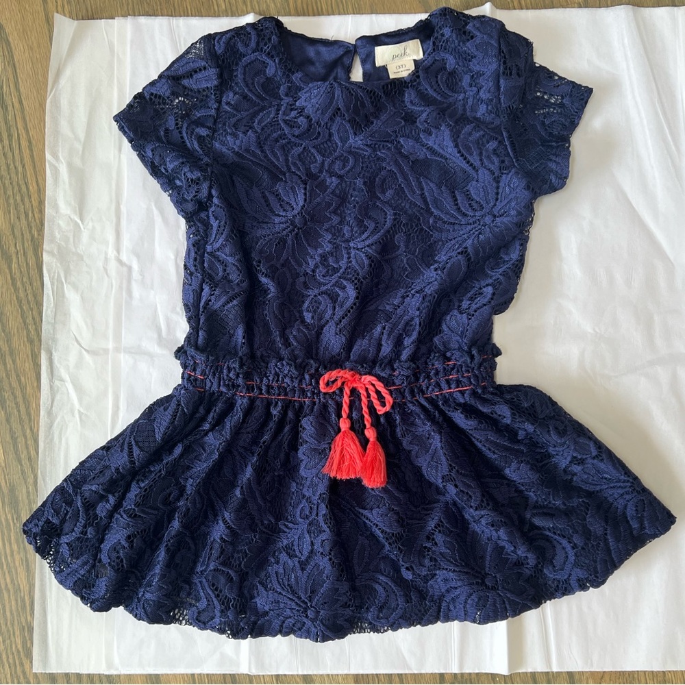Peek lace dress